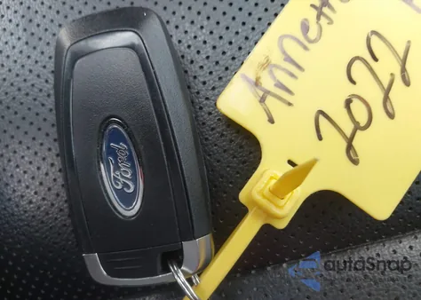 2022 Ford Escape Titanium z USA, uszkodzony, nr VIN 1FMCU9J96NUB97013